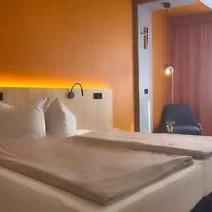 Heinrich Pesch Hotel